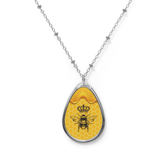 QB CLASSY QUEEN BEE Oval Necklace