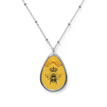 QB CLASSY QUEEN BEE Oval Necklace