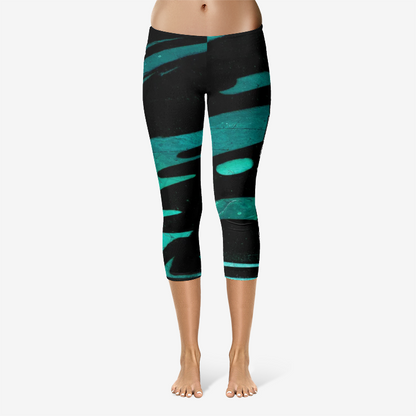 QUEEN BITCH TATTOO TITLE GRAFFITI Capri Leggings