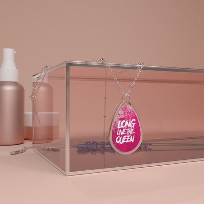 LONG LIVE THE QUEEN Oval Necklace