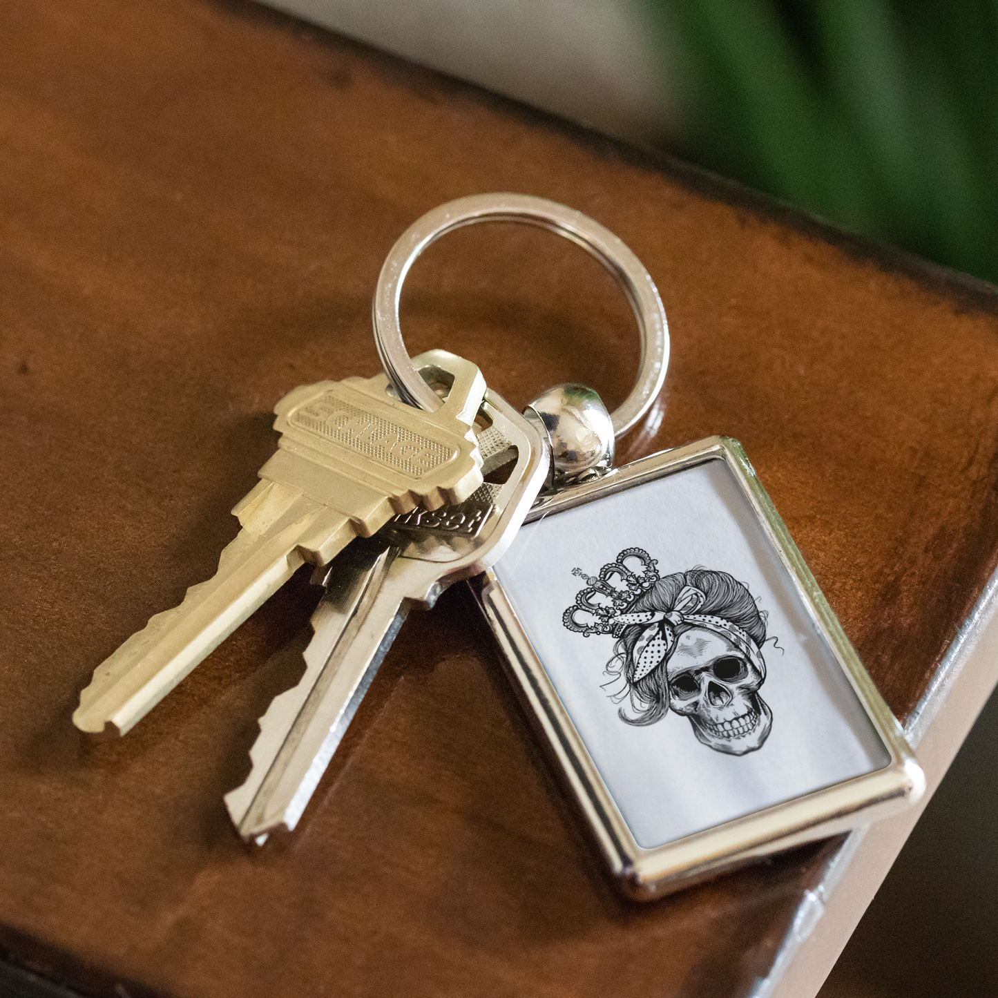 LONG LIVE THE QUEEN SKULL KEYCHAIN